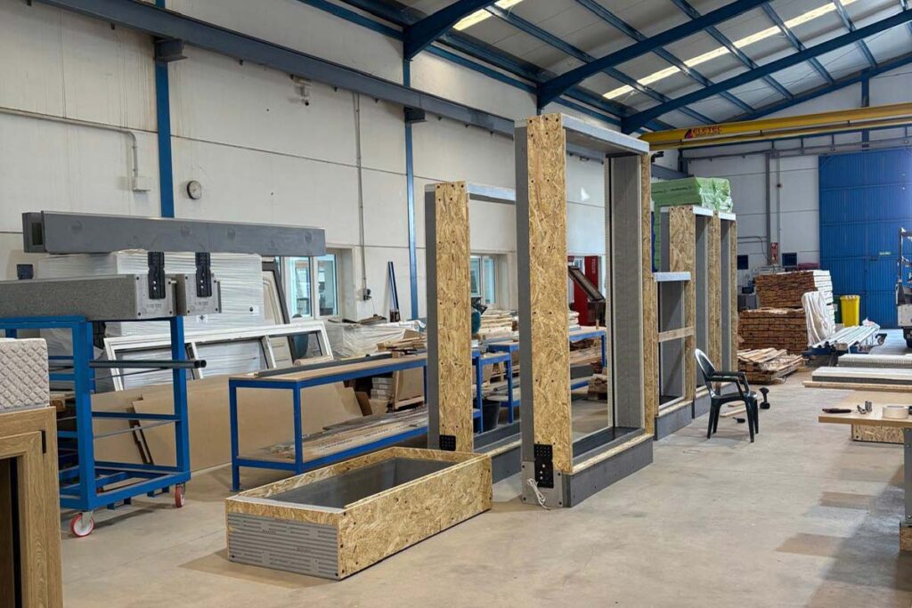 Fabricación de premarcos de madera con aislamiento de EPS